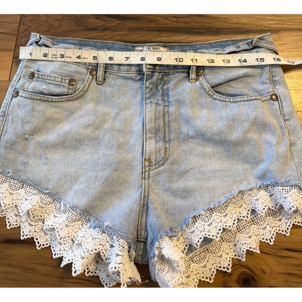 Free People Lace Trim Denim Shorts W28 Distressed Boho Festival Cutoff - Picture 7 of 14